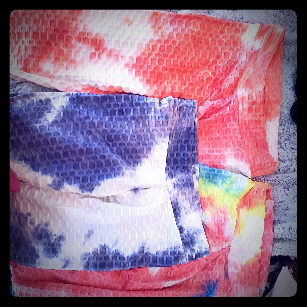 Lot of honeycomb tye-dye captis and shorts